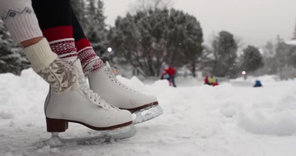 Adventi játékötlet au paireknek_korcsolyázás